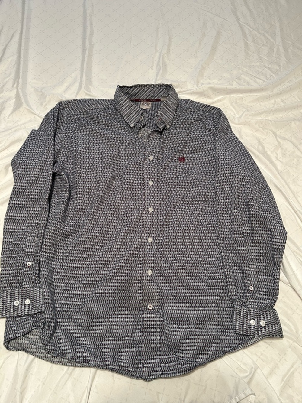 Cinch Men's Navy and White Patterned Button-Down Shirt